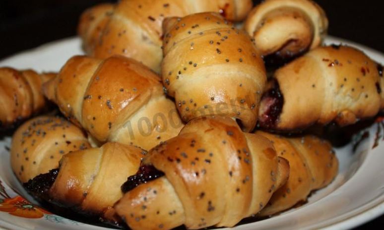 Рецепт дрожжевых рогаликов с вареньем