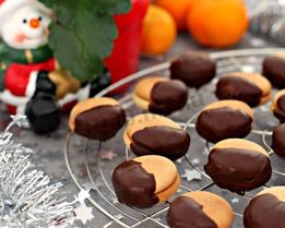 Двойное печенье с начинкой в шоколаде