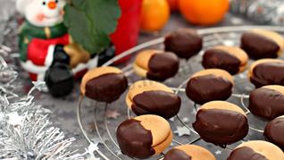 Двойное печенье с начинкой в шоколаде