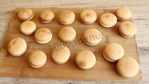 двойное печенье с начинкой в шоколаде