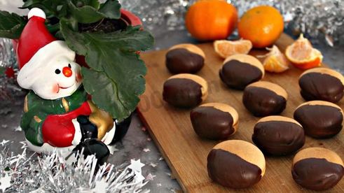 двойное печенье с начинкой в шоколаде