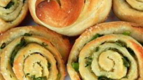 луково-чесночные рогалики