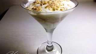 Мороженое с печеньем и миндалем