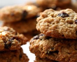 Овсяное печенье с изюмом и корицей