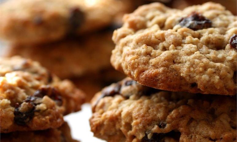 Рецепт овсяного печенья с изюмом и корицей