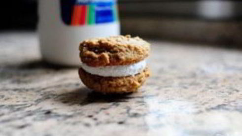 овсяное печенье с молочным кремом