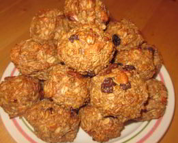 Овсяное печенье с орехами и изюмом