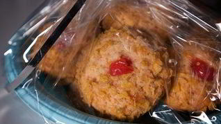 Печенье с орехами и мараскиновой вишней