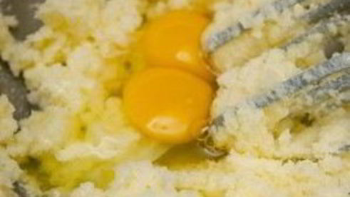 печенье с орехами и мараскиновой вишней