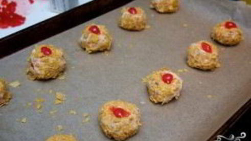 печенье с орехами и мараскиновой вишней