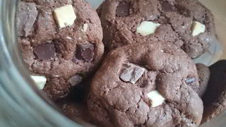 Печенье с тремя видами шоколада