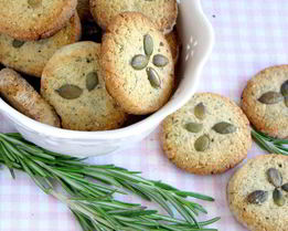 Печенье с тыквенными семечками и розмарином