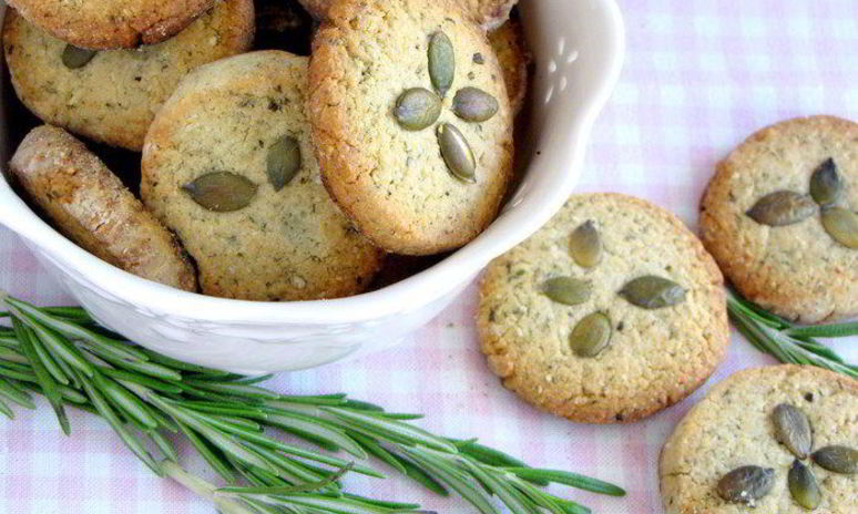 Рецепт печенья с тыквенными семечками и розмарином