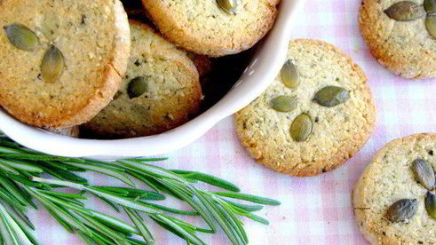 печенье с тыквенными семечками и розмарином