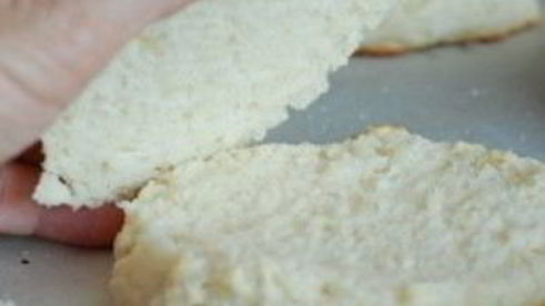 песочное печенье с ежевикой и взбитыми сливками