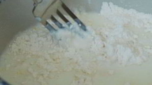 песочное печенье с ежевикой и взбитыми сливками