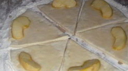 рогалики из творожного теста с яблоками