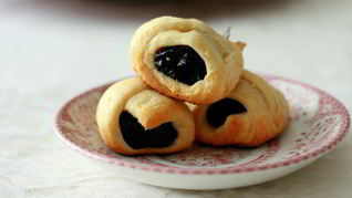 Рогалики с черносливом