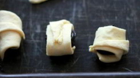 рогалики с черносливом