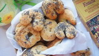 Творожно-маковые рогалики