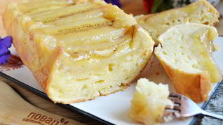 Банановый пирог со сметанной заливкой