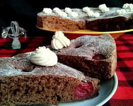 Бисквитный пирог с вишней