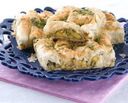 Греческий пирог с цукини, фетой и зеленью