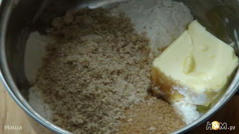 грушевый пирог с хрустящей посыпкой