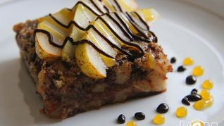 Грушевый пирог с миндалем и шоколадом