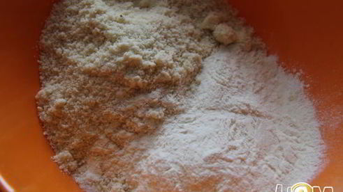 грушевый пирог с миндалем и шоколадом