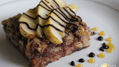 грушевый пирог с миндалем и шоколадом