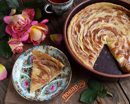 Карамельный яблочный пирог Роза