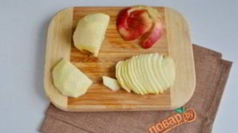 карамельный яблочный пирог роза