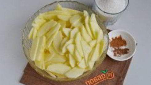 карамельный яблочный пирог роза