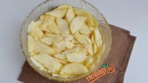 карамельный яблочный пирог роза