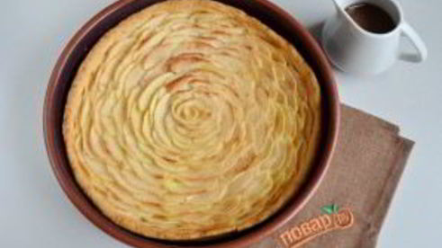 карамельный яблочный пирог роза