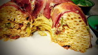 Макаронный пирог с базиликовым соусом