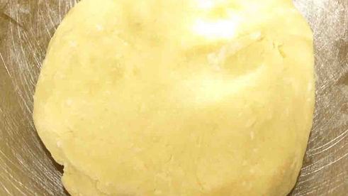 открытый пирог с помидорами, тимьяном и сыром