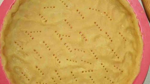 открытый пирог с помидорами, тимьяном и сыром