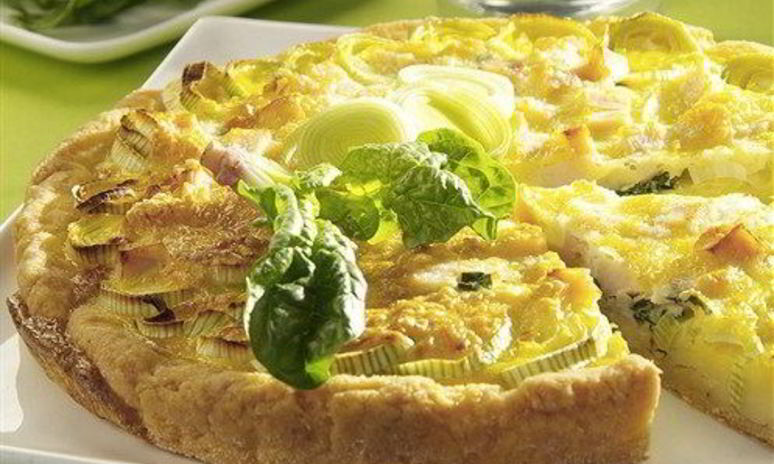 Рецепт открытого пирога с сыром и луком-пореем