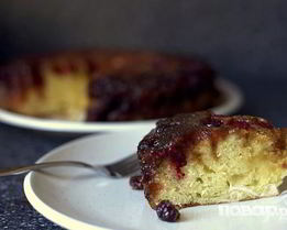 Перевернутый пирог с клюквой и карамелью