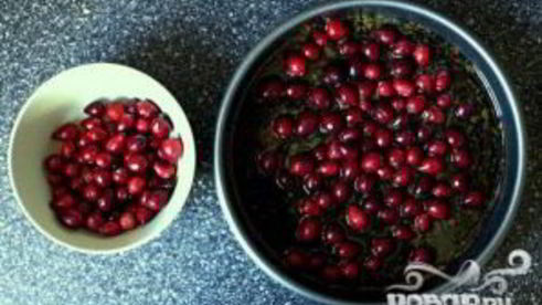 перевернутый пирог с клюквой и карамелью