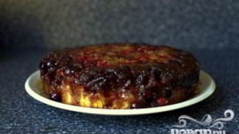 перевернутый пирог с клюквой и карамелью