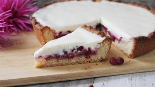 Песочный пирог с брусникой