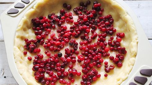 песочный пирог с брусникой