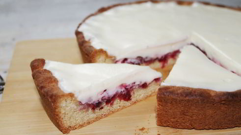 песочный пирог с брусникой