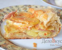 Пирог из слоеного теста с картошкой, прошутто и сыром Скаморца