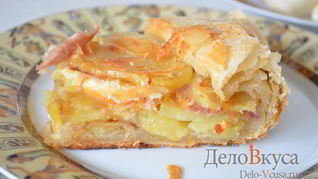Пирог из слоеного теста с картошкой, прошутто и сыром Скаморца