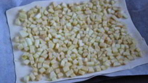 пирог из слоеного теста с яблоками