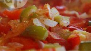 Пирог-перевертыш из слоеного теста с овощами и фетой